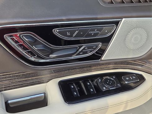 Used 2020 Lincoln Navigator Black Label w/ Cargo Convenience Package image 14