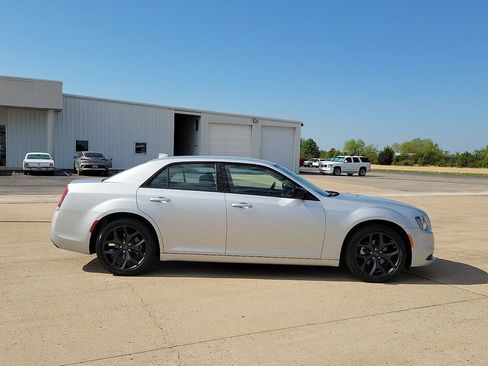 Used 2023 Chrysler 300 Touring w/ Sport Appearance Package RWD image 6