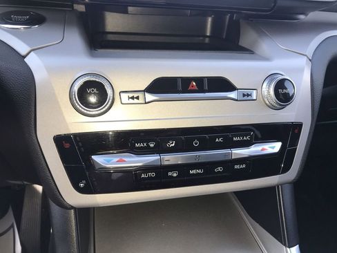 Used 2023 Ford Explorer XLT w/ Equipment Group 202A AWD/4WD image 19