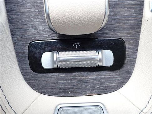 Used 2020 Mercedes-Benz GLS 450 4MATIC image 25