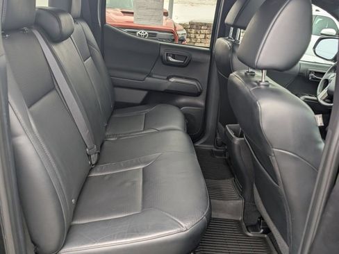 Certified 2021 Toyota Tacoma TRD Off-Road w/ TRD Premium Off Road Package image 18