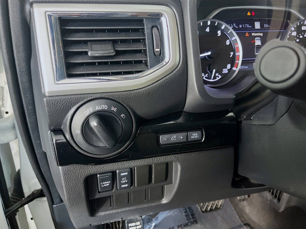 Used 2021 Nissan Titan SV w/ SV Convenience Package AWD/4WD image 11