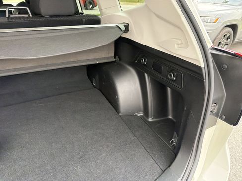 Used 2019 Subaru Forester Premium image 38