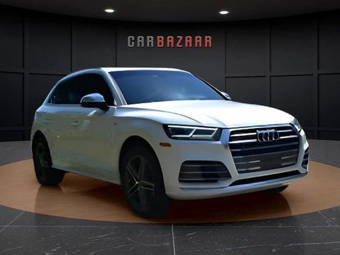 Used 2018 Audi SQ5 Premium Plus w/ Navigation Package image 3