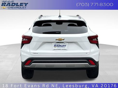 Used 2025 Chevrolet Trax LT image 4