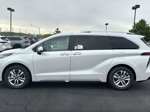 New 2026 Toyota Sienna Limited AWD/4WD image 8