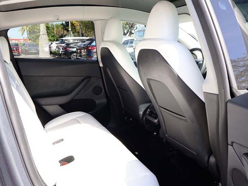 Used 2023 Tesla Model Y Long Range image 38