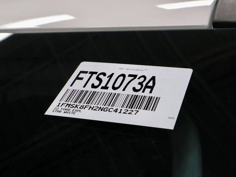 Used 2022 Ford Explorer Limited w/ Equipment Group 301A image 38