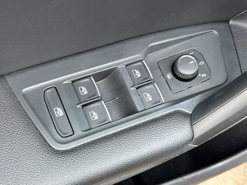 Used 2021 Volkswagen Tiguan SE FWD image 12