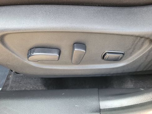 Certified 2020 Nissan Rogue SV FWD image 17