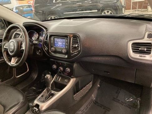 Used 2017 Jeep Compass Latitude w/ Cold Weather Group FWD image 17