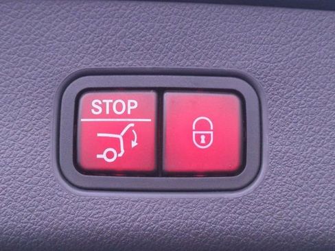 Used 2023 Mercedes-Benz GLC 300 GLC 300 image 34