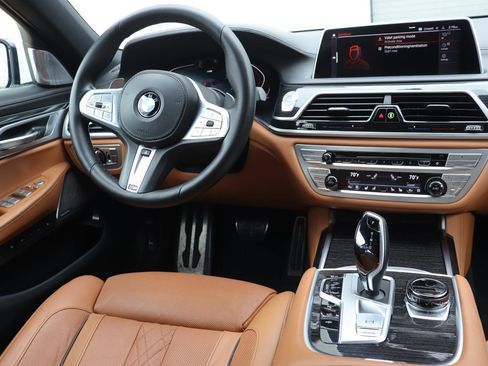 Used 2020 BMW 750i xDrive image 27