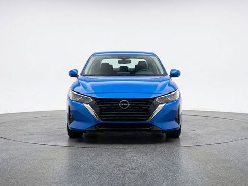 Used 2025 Nissan Sentra SV image 2