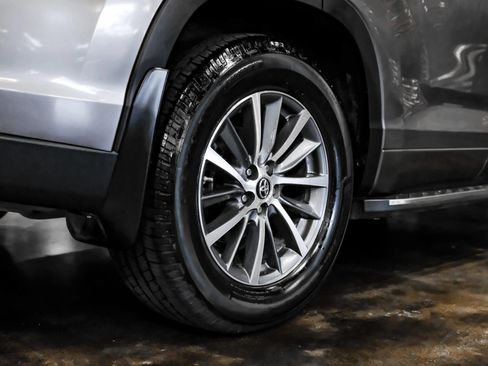 Used 2018 Toyota Highlander XLE FWD image 59