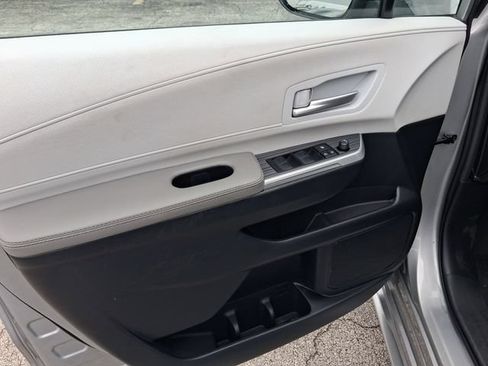 Used 2025 Toyota Sienna XLE w/ XLE Plus Package FWD image 13