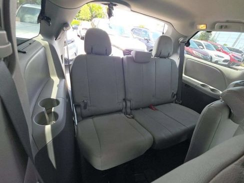 Used 2019 Toyota Sienna XLE FWD image 10