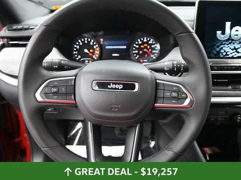 Used 2024 Jeep Compass Latitude image 32