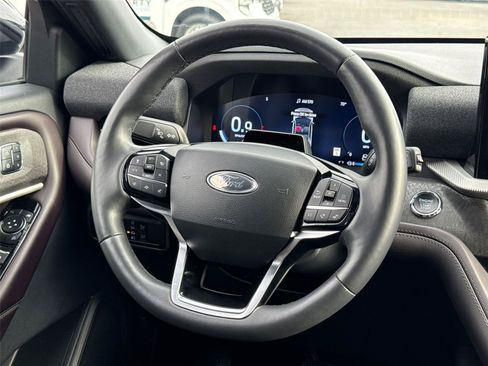 Used 2025 Ford Explorer Platinum w/ LUX Leather Package AWD/4WD image 24
