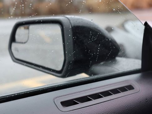 Used 2015 Ford Mustang Premium image 18