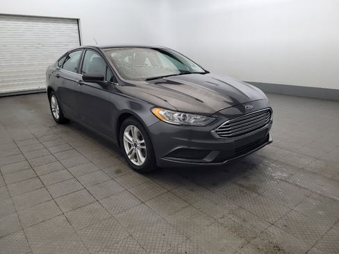 Used 2018 Ford Fusion SE w/ Fusion SE Technology Package FWD image 13