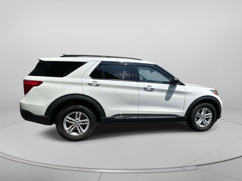 Used 2023 Ford Explorer XLT w/ Equipment Group 202A AWD/4WD image 6