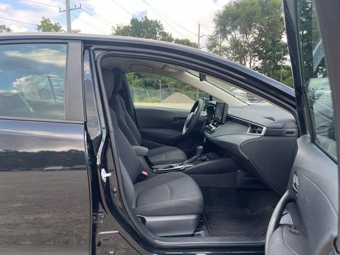 Used 2022 Toyota Corolla LE FWD image 32