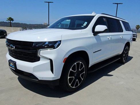 Used 2024 Chevrolet Suburban RST RWD image 4