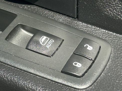 Used 2015 RAM 1500 ST w/ SXT Appearance Group AWD/4WD image 33