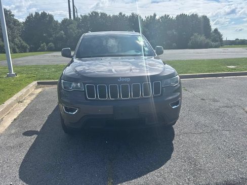 Used 2019 Jeep Grand Cherokee Laredo AWD/4WD image 2