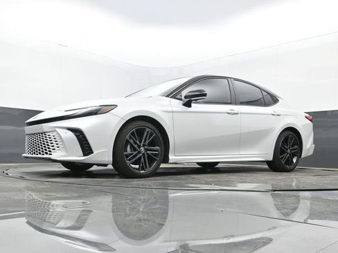 Used 2025 Toyota Camry XSE image 12