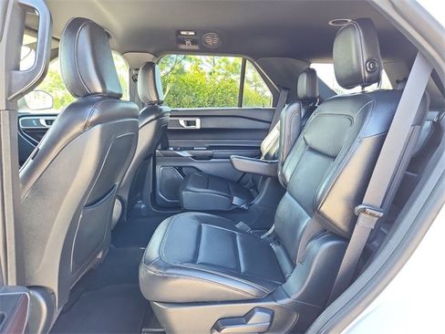 Used 2020 Ford Explorer XLT w/ Equipment Group 202A image 9