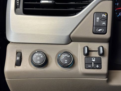 Used 2017 GMC Yukon SLT w/ Premium Edition image 34