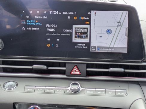 Used 2024 Hyundai Elantra SEL image 18