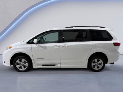Used 2019 Toyota Sienna LE FWD image 6