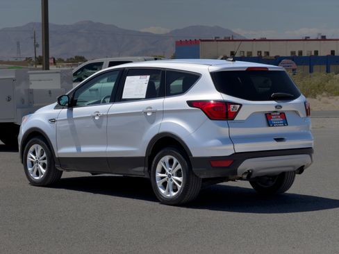 Used 2019 Ford Escape SE FWD image 3