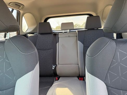 Used 2021 Toyota RAV4 XLE w/ Convenience Package image 21