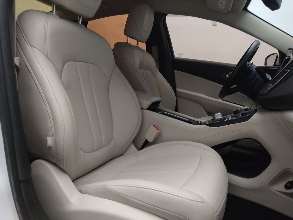 Used 2015 Chrysler 200 C FWD image 21