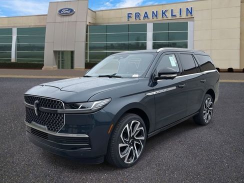 New 2026 Lincoln Navigator Reserve image 3