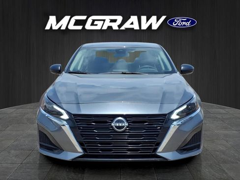 Used 2025 Nissan Altima 2.5 SV FWD image 3