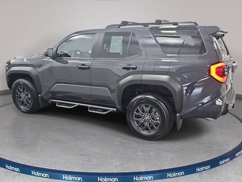 Used 2025 Toyota 4Runner SR5 AWD/4WD image 9