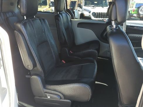Used 2019 Dodge Grand Caravan SXT image 22