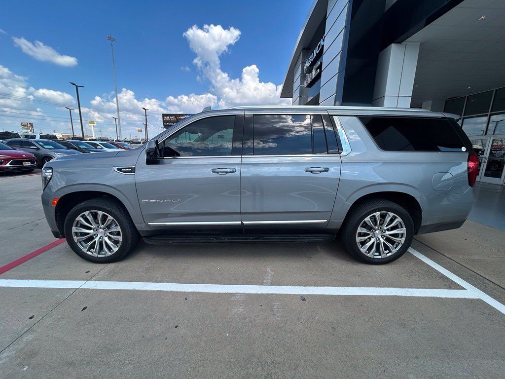 Used 2023 GMC Yukon XL Denali w/ Max Trailering Package AWD/4WD image 2
