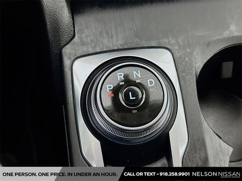 Used 2022 Ford Escape SE w/ SE Sport Appearance Package image 17