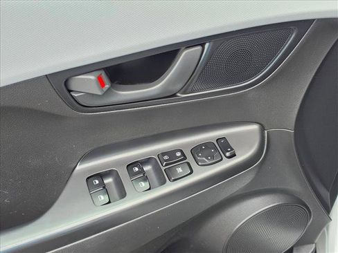 Used 2018 Hyundai Kona SE FWD image 22