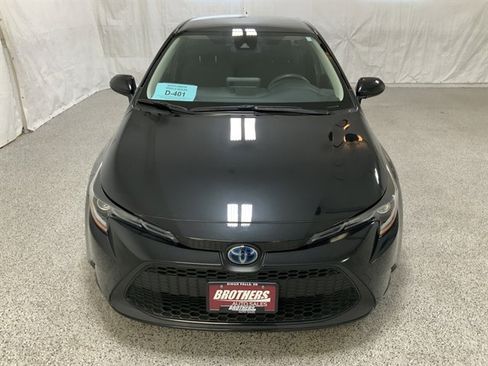 Used 2022 Toyota Corolla LE image 3