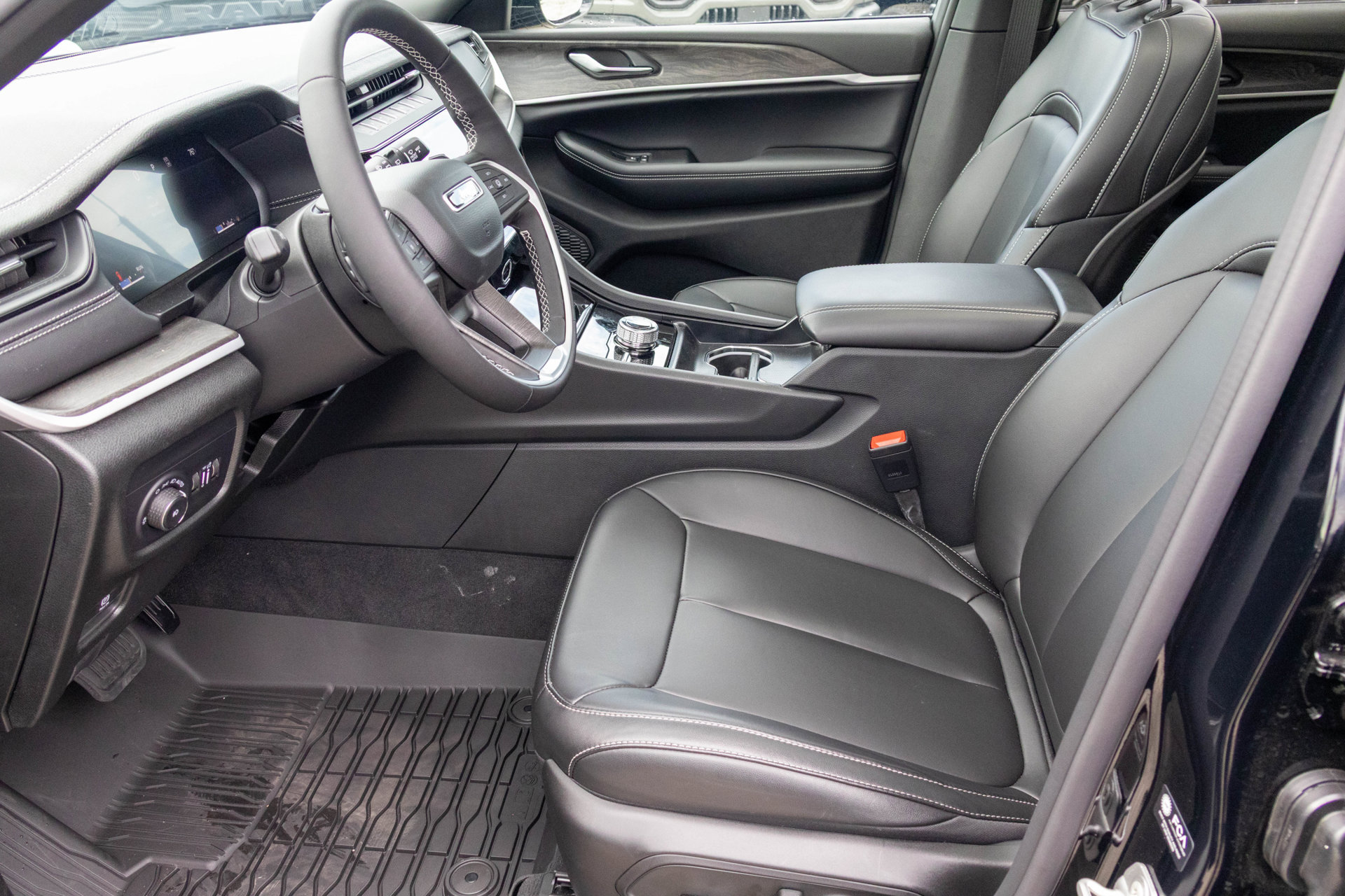 New 2026 Jeep Grand Cherokee Limited w/ Limited Altitude Package AWD/4WD image 6