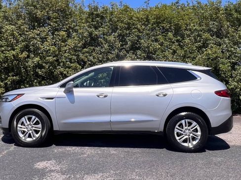 Used 2020 Buick Enclave Essence w/ Sound and Sites Package AWD/4WD image 4