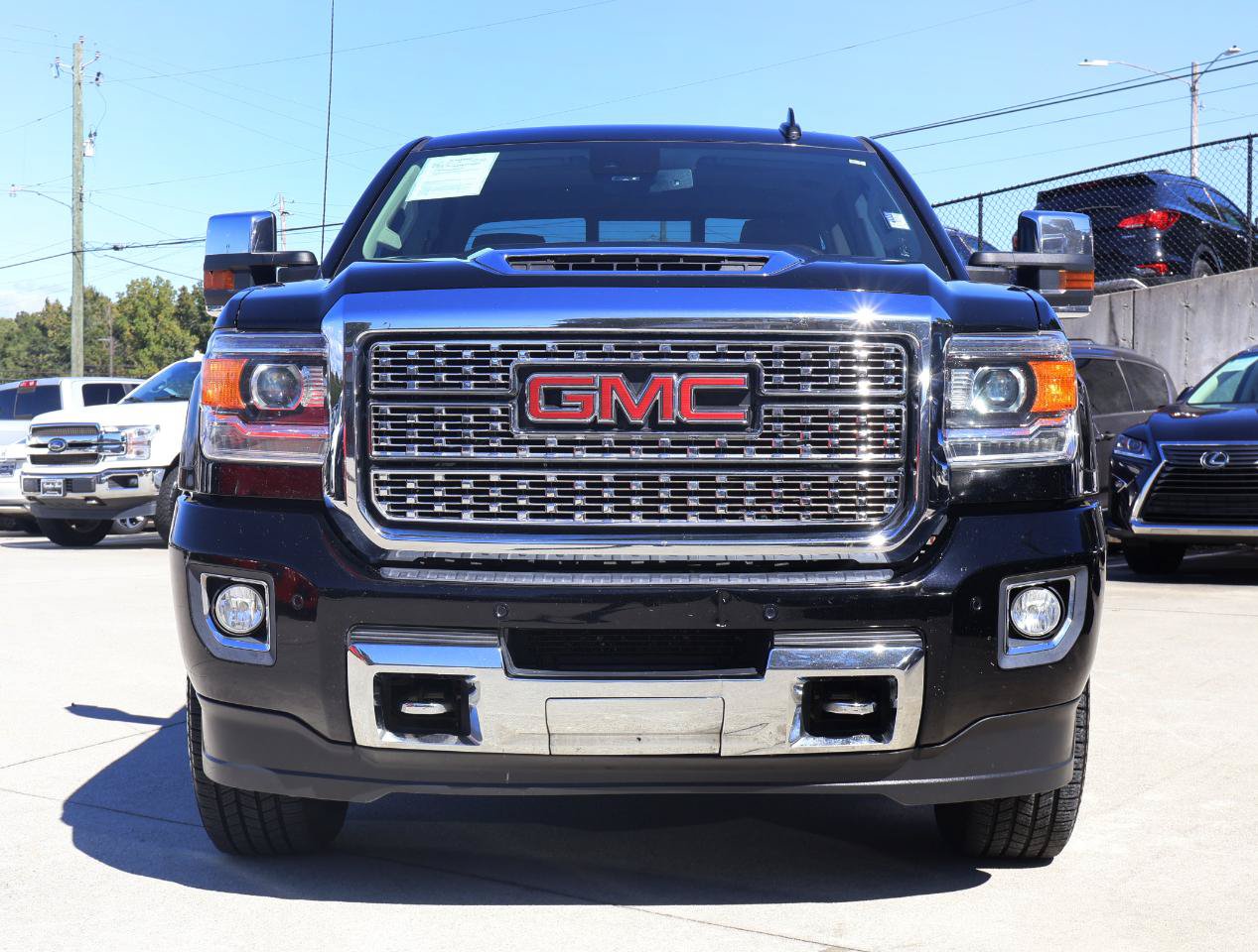 Used 2019 GMC Sierra 2500 Denali w/ Duramax Plus Package AWD/4WD image 10