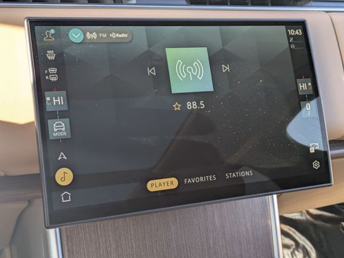 Certified 2024 Land Rover Range Rover SE image 21